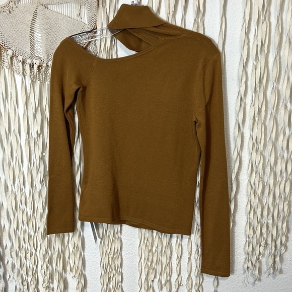 L'Agence Gold Nicky Cut Out Turtleneck Long Sleeve Sweater - Picture 10 of 12